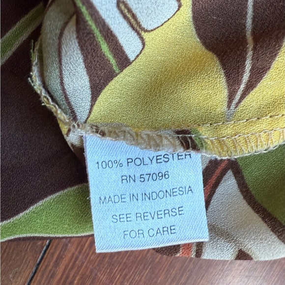 Colorful Leaf Print Blouse with Crochet‎ Detail - Picture 4 of 7